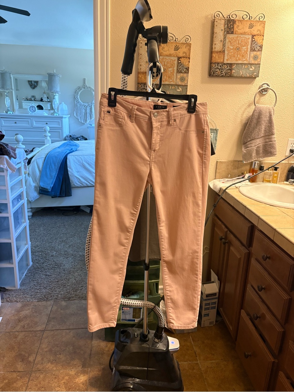 Cropped Skinny Jeans in Light Pink - CRVY